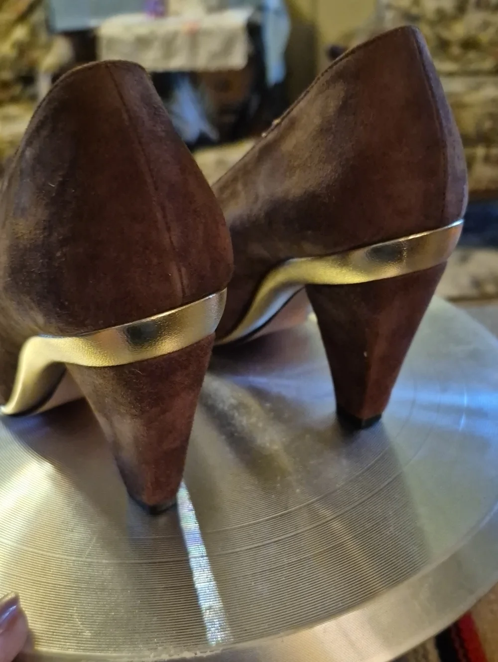 Escada:Made In Italy:Tan Suede/Gold Trim Stunning Italian Leather.Vintage Sz.6AA